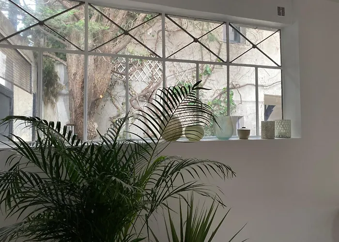 Artist's - & Private Courtyard - 200m2 Villa *