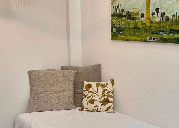 Artist's - & Private Courtyard - 200m2 Villa