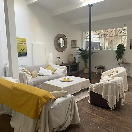 Artist's - & Private Courtyard - 200m2 *