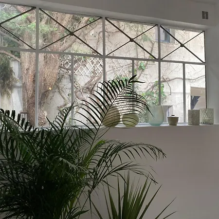 Artist's - & Private Courtyard - 200m2 Villa *