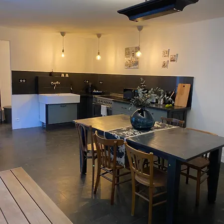 Artist's - & Private Courtyard - 200m2 *