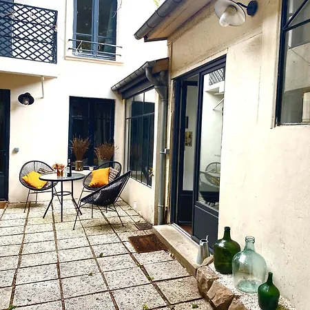 Artist's - & Private Courtyard - 200m2 Villa *