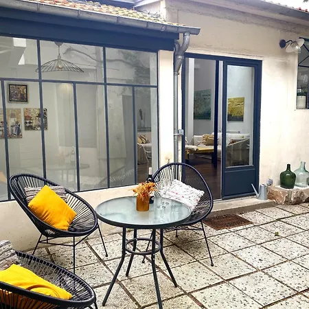 Artist's - & Private Courtyard - 200m2 *