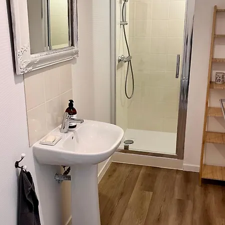 Artist's - & Private Courtyard - 200m2 *