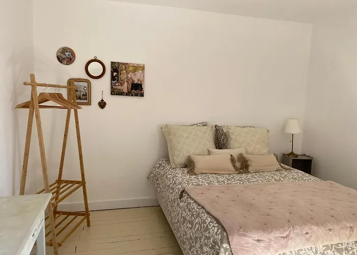 Artist's - & Private Courtyard - 200m2 *