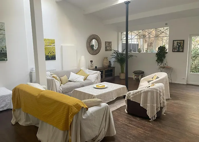 Artist's - & Private Courtyard - 200m2 *