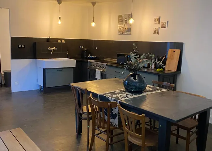 Artist's - & Private Courtyard - 200m2 *